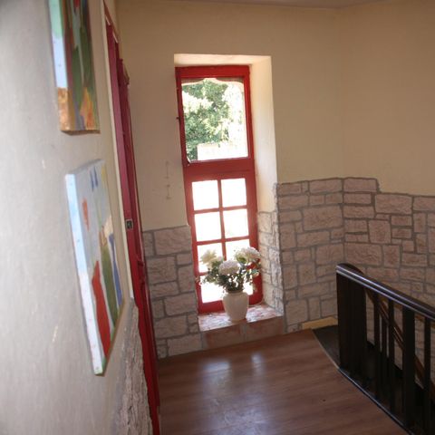 APARTMENT 6 people