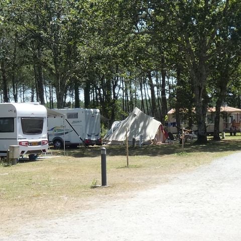 EMPLACEMENT - Emplacement 6 personnes