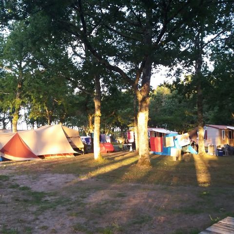 EMPLACEMENT - Emplacement 6 personnes