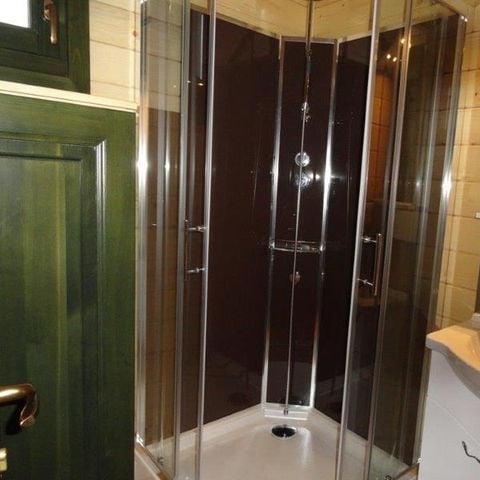 CHALET 4 personnes - Chalet CONFORT Nelia 23 m² (1 chambre) + terrasse couverte de 8 m² + clim reversible(045) + TV 2/4 pers