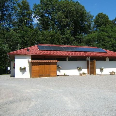 STAANPLAATS - Comfortpakket (1 tent, caravan of camper / 1 auto / elektriciteit)