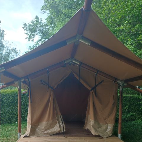 TIENDA DE LONA Y MADERA 2 personas - Woodlodge Nature - 2 camas individuales o 1 cama doble - Frente al estanque