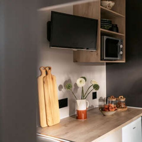 Mobilheim 4 personen - NEW// Mobilheim Loggia Confort 32m² - 4 Personen + Integrierte überdachte Terrasse + TV+ Bett160 4 Pers.