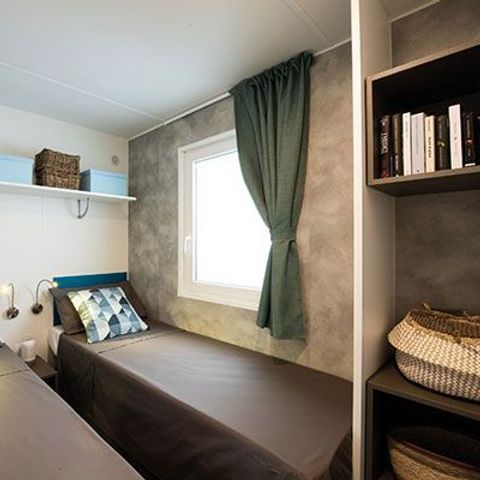 Mobilheim 6 Personen - Premium | 3 Zi. | 6 Pers. | Erhöhte Terrasse | 2 Bäder | Klim.