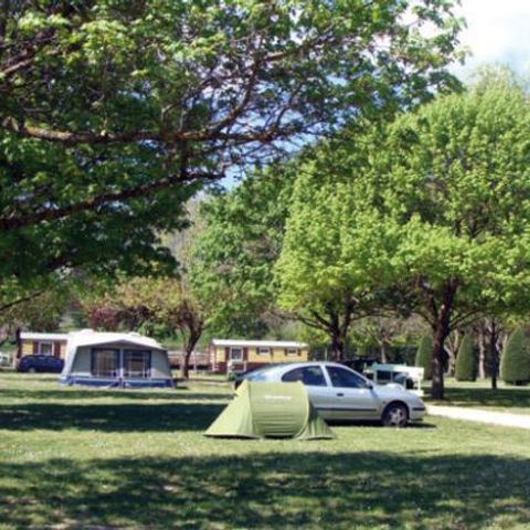 EMPLACEMENT - Emplacement : 1 tente/caravane/ camping-car + 1 voiture