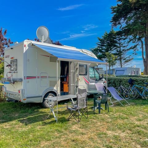 Pitch - ACSI MEMBER - off-season ACSI rate / 1 dog included / 10A electricity included