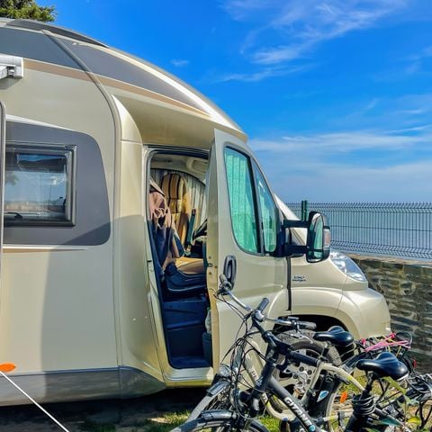 Stellplatz - ACSI MITGLIED - ACSI Tarif in der Nebensaison / 1 Hund inklusive / Strom 10A inklusive