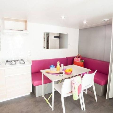 Mobilheim 4 Personen - DER KLIMATISIERTE INNENHOF