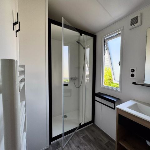 Mobilheim 4 Personen - Authentische 3-Zimmer-Wohnung für 4 Personen mit Klimaanlage + TV