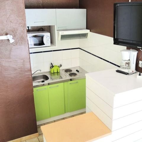 STUDIO 4 personnes - TV - PLANCHA