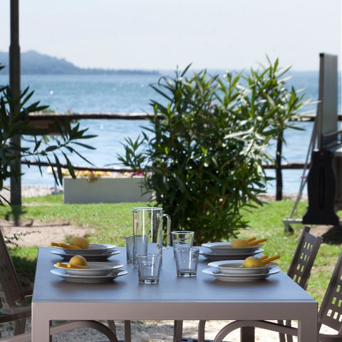 MOBILHOME 4 personas - CON VISTA AL LAGO DE 24m con terraza/pergola abierta