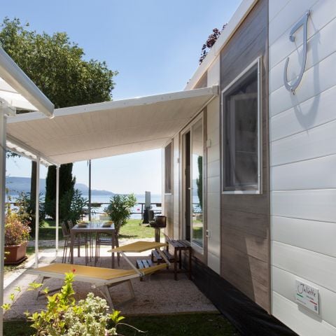 MOBILHOME 4 personas - CON VISTA AL LAGO DE 24m con terraza/pergola abierta