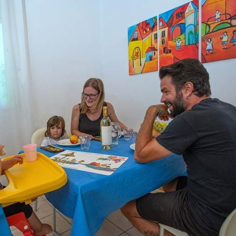 Chalet 4 personen - PEONIA (Babyausstattung inklusive)