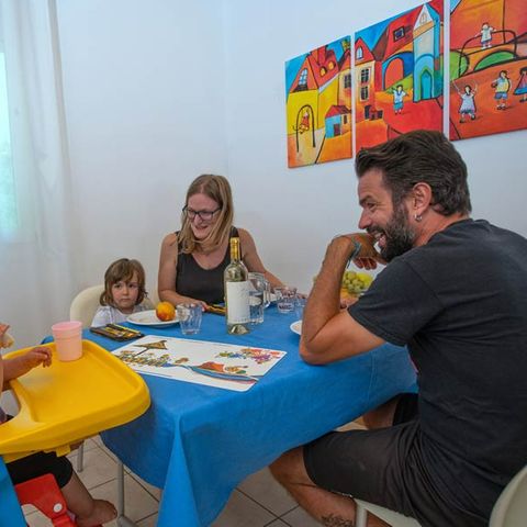 CHALET 4 personnes - PEONIA (équipement bébé inclus)