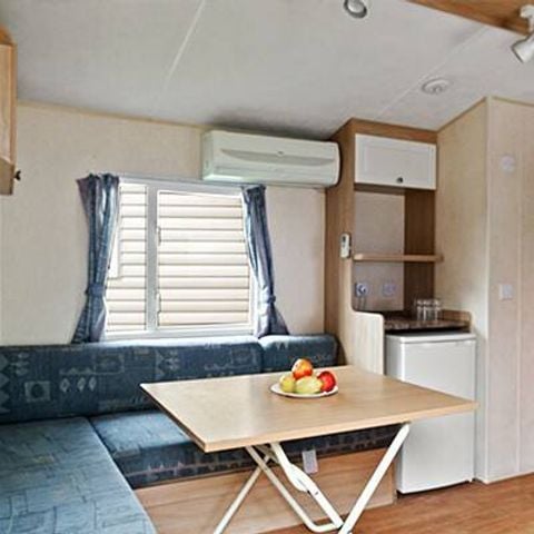 Mobilheim 4 Personen - Comfort | 2 Zi. | 4 Pers. | Nicht überdachte Hochterrasse | Klimaanlage
