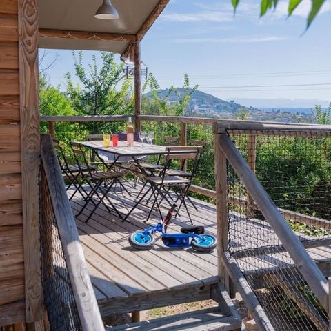 ALOJAMIENTO INUSUAL 5 personas - CABAÑA DE FLORES DE MADERA SOBRE PILOTES