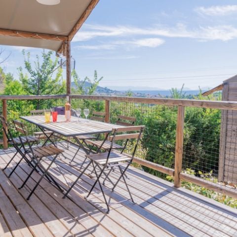 Hébergement 5 personnes - FLOWER LODGE BOIS SUR PILOTIS