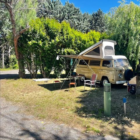 Parcela - Paquete naturaleza (sin electricidad) (1 tienda, caravana o autocaravana / 1 coche)