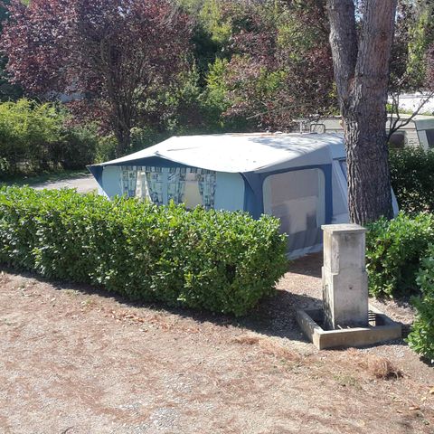 Pitch - Comfort package (1 tent, caravan or camper / 1 car / 10A electricity)