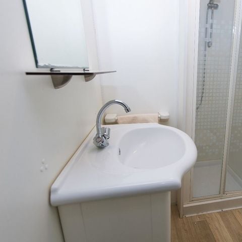 CASA MOBILE 4 persone - GIGLIO (include: piscina, palestra e servizio spiaggia)