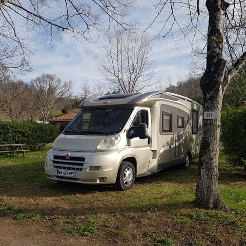 PARCELA - COMFORT 6A - caravana, autocaravana, tienda grande + coche