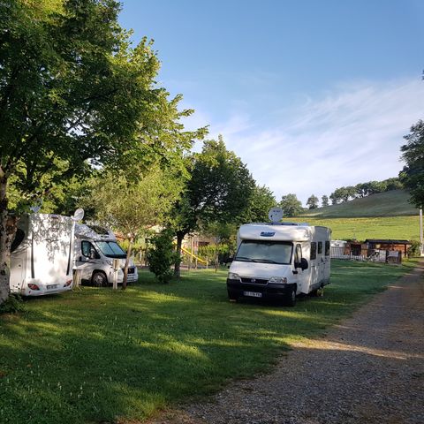 STAANPLAATS - COMFORT 6A - caravan, camper, grote tent + auto