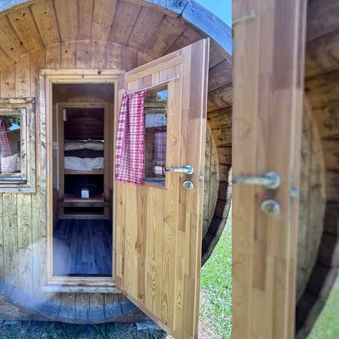 UNUSUAL ACCOMMODATION 2 people - The barrel