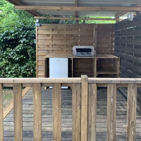 EMPLACEMENT - 2 pers Grand Confort + 110 m2 électricité Terrasse Couverte en bois avec le Frigo ,et la Plancha .