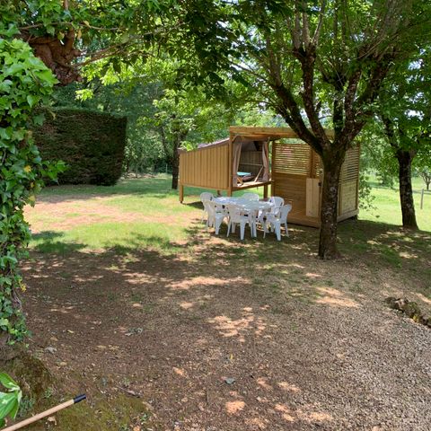 PLOT - The unusual CopCamp'étoiles for 2 people on a comfortable pitch