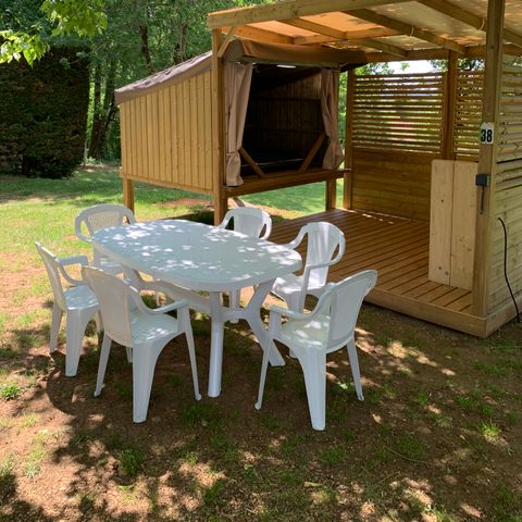 PLOT - The unusual CopCamp'étoiles for 2 people on a comfortable pitch