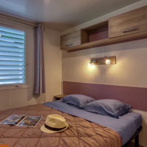 STACARAVAN 6 personen - Confort 32m² Malaga - 3 kamers + Overdekt terras, airconditioning, TV, vaatwasser