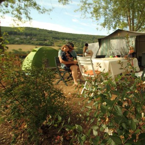 STAANPLAATS - Natuurpakket (1 tent, caravan of camper / 1 auto)