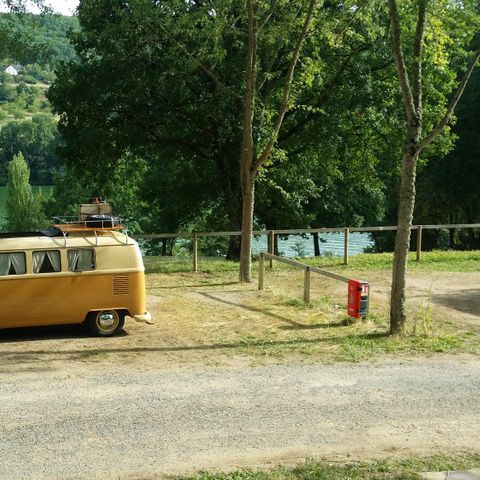 PIAZZOLA - Pacchetto Privilege con vista lago (roulotte o camper / 1 auto / elettricità)