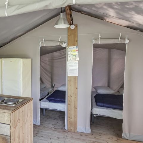 Tente en toile et en bois 4 personnes - Cabane Lodge sur pilotis STANDARD 34m² (2 chambres) dont terrasse couverte 11m² - sans sanitaires | 4 personnes