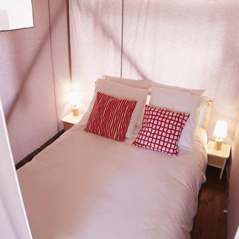 Safarizelt 4 personen - Lodge-Hütte auf Stelzen STANDARD 34m² (2 Zimmer), davon überdachte Terrasse 11m² - ohne Sanitäranlagen | 4 Personen