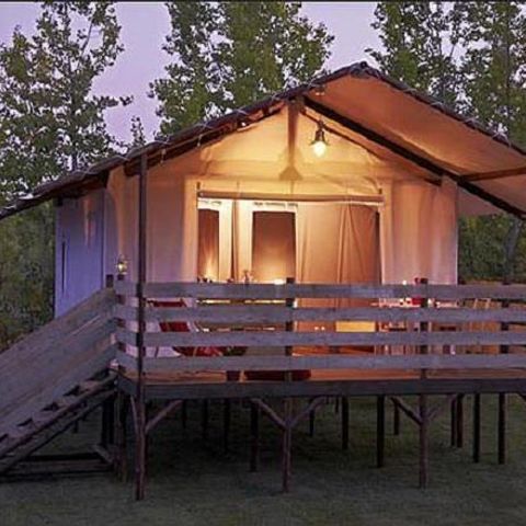 Safarizelt 4 personen - Lodge-Hütte auf Stelzen STANDARD 34m² (2 Zimmer), davon überdachte Terrasse 11m² - ohne Sanitäranlagen | 4 Personen