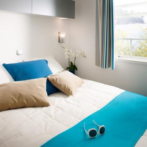 Mobilheim 4 personen - Mobilheim CONFORT 27,5m² (2 Zimmer) + TV + halbüberdachte Terrasse | 4 Personen