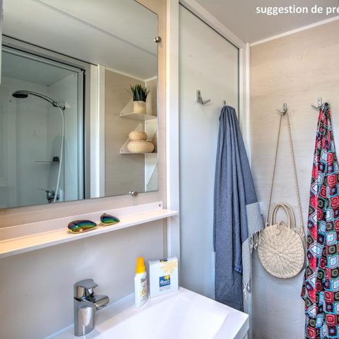 Mobilheim 4 personen - Homeflower PREMIUM 29m² (2 Schlafzimmer) + KLIMA + halbüberdachte Terrasse + TV + Bettwäsche + Handtücher | 4 Personen