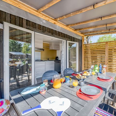 Mobilhome 4 personnes - Homeflower PREMIUM PLUS Jacuzzi 29m² (2 chambres) + lits faits à l'arrivée & ménage | 4 personnes