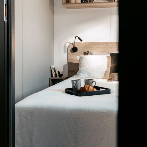 MOBILHOME 2 personnes - Homeflower Premium CLIM 20m² (1 chambres) + terrasse semi-couverte + TV + draps + serviettes