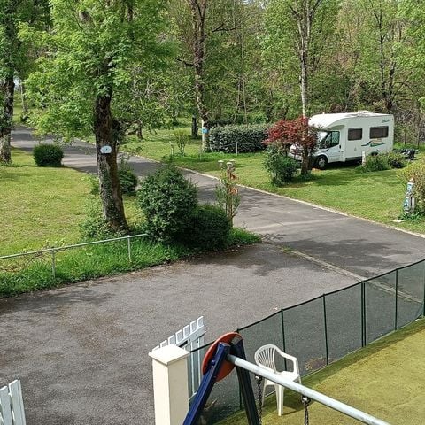 PLOT - River side: car + tent/caravan or camper van