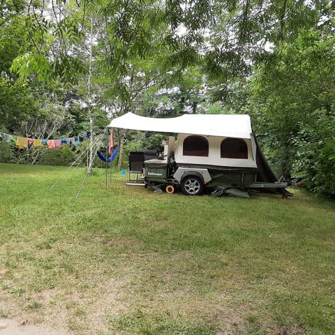 EMPLACEMENT - Voiture + tente/caravane ou camping-car