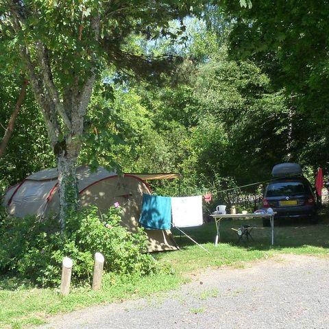 Stellplatz - Stellplatz mit Fahrzeug