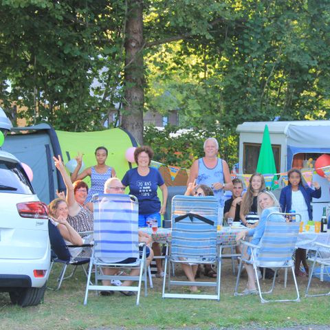 Stellplatz - Stellplatz mit Fahrzeug