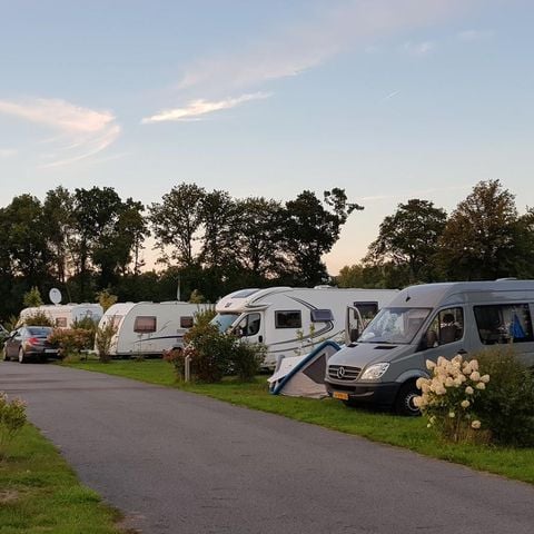 Stellplatz - STANDARD-PAUSCHALE + Fahrzeug + Strom