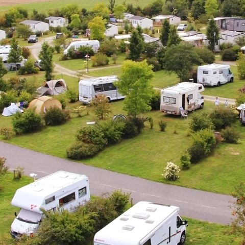 Kampeerplaats - KLASSIEK PAKKET-1 PERSOON Voertuig + Elektriciteit 10 A