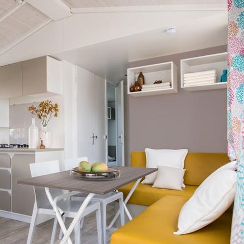 Mobilheim 2 Personen - Family - Preis inklusive für 2 Personen, 4 Personen in kostenpflichtigen Optionen, die beim Campingplatz gebucht werden müssen.