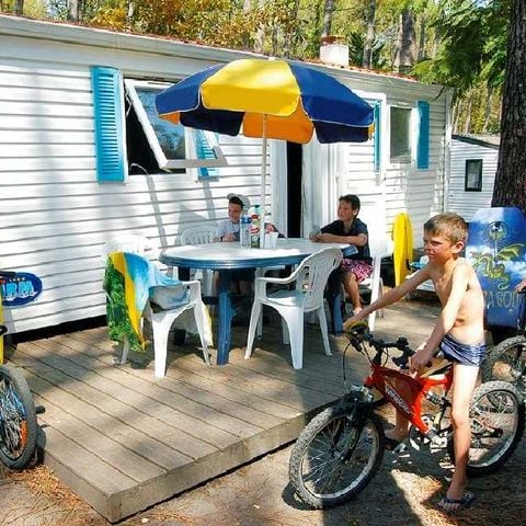 Mobilhome 6 personnes - Terrasse en bois au sol