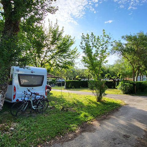 Kampeerplaats - WELKOM CAMPING CAR-pakket - 10A elektriciteit inbegrepen -.