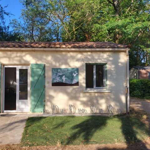 EMPLACEMENT - Forfait CAMPING CONFORT (1 tente + 1 voiture ) - électricité incluse 10A -